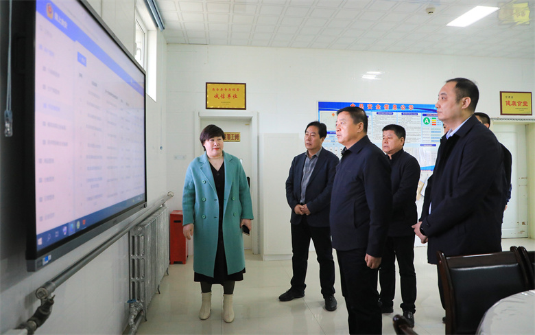 张龙检查食品安全和消费市场安全工作时强调 以更严标准筑牢食品生产防线 以更实举措维护消费者合法权益(图1)