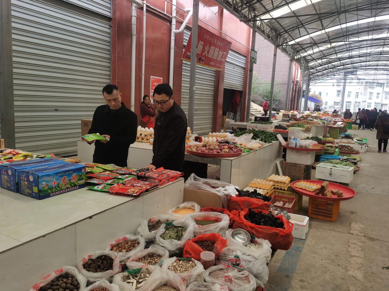 望垭镇开展农贸市场食品安全检查(图1)