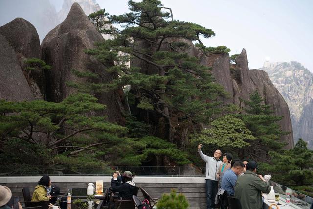 “双遗产”黄山：山峰“轮休” 美景常驻(图4)