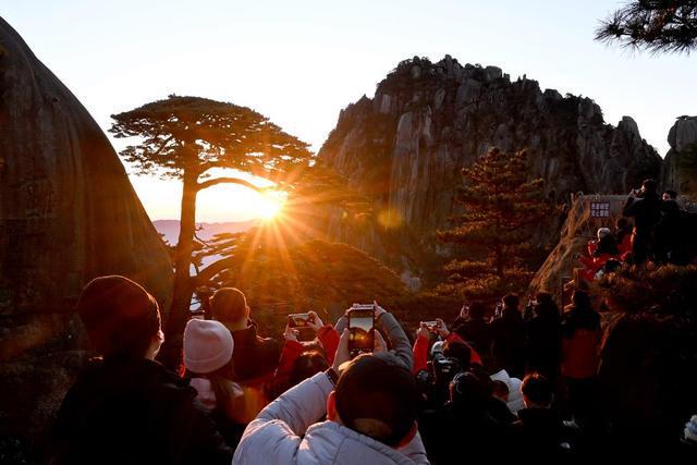 “双遗产”黄山：山峰“轮休” 美景常驻(图13)
