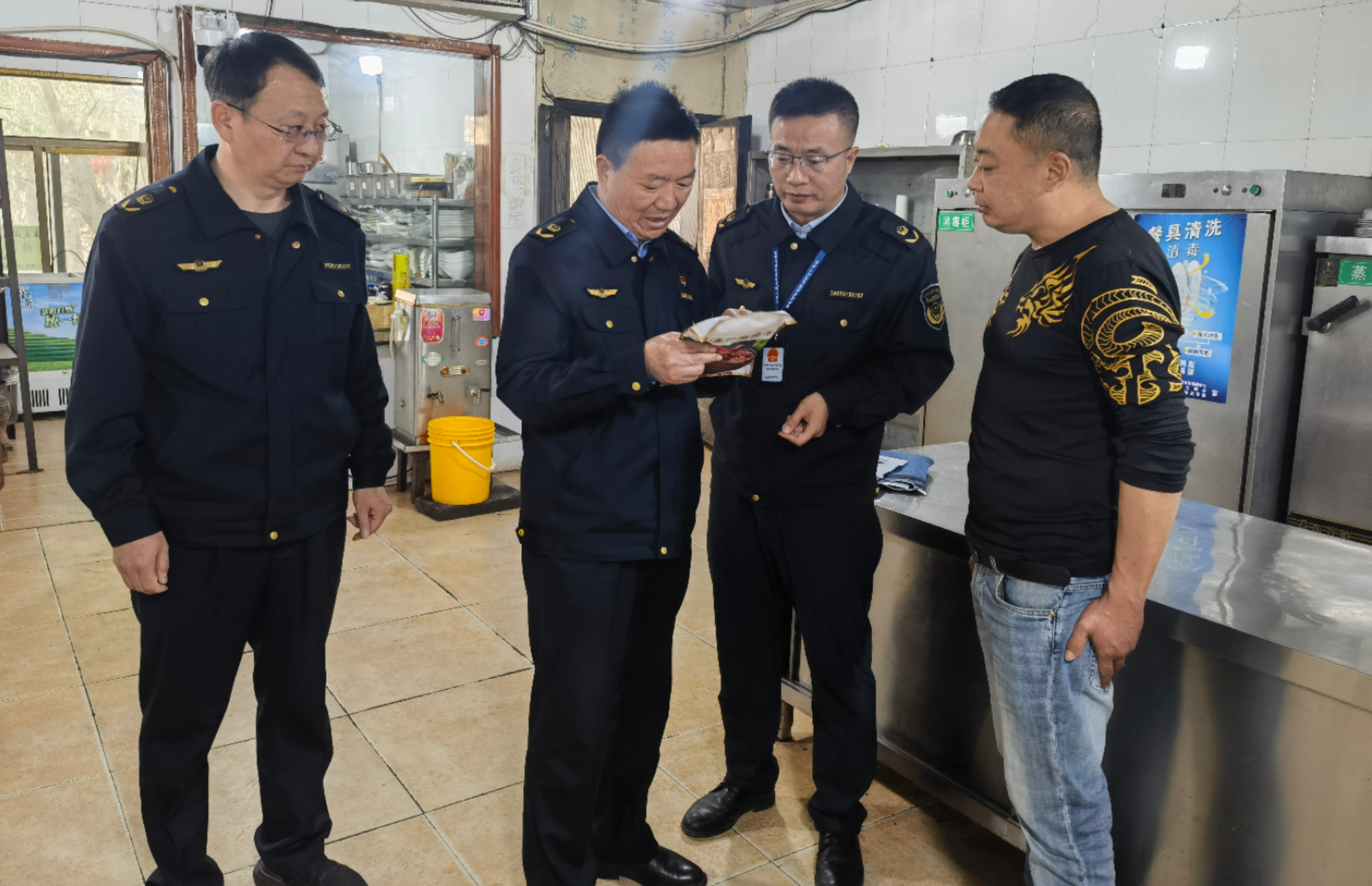 甘州区市场监管局开展农家乐食品安全专项检查(图2)