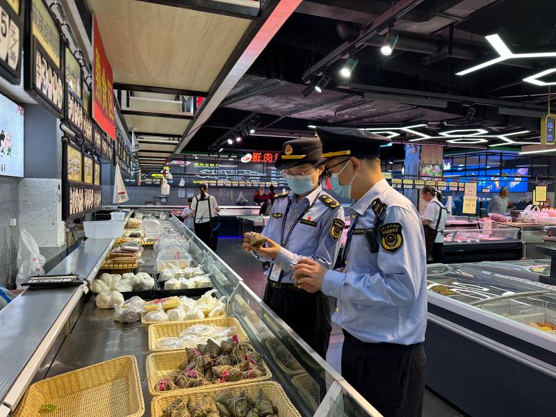 安徽省祁门县城郊市场监管所开展端午重点节令食品生产经营环节专项检查行动(图3)