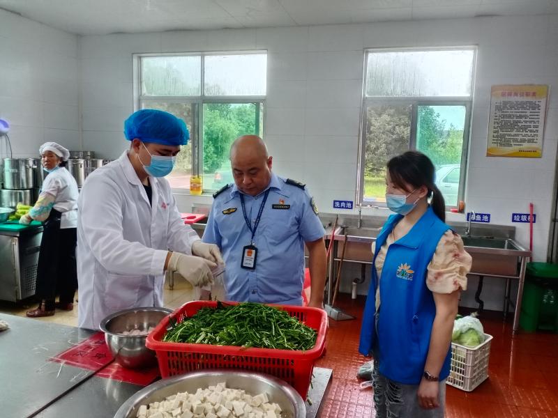 江西省南城县市场监管局为养老机构食品安全“把脉问诊”(图2)