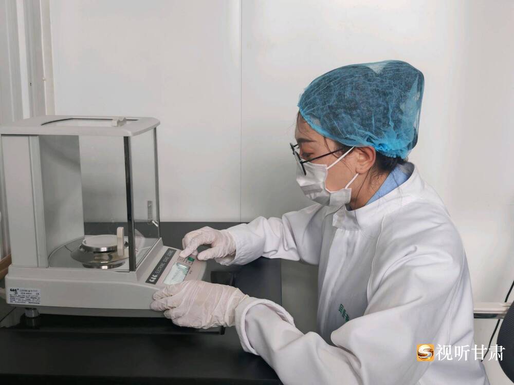 临夏东乡：以专业守护“舌尖安全”——记食品生产流通监管干部张瑜(图2)