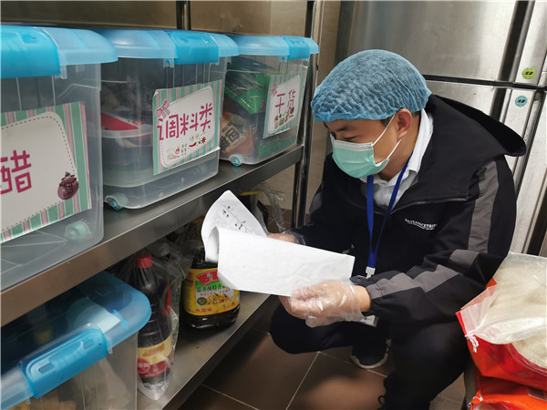 内蒙古敖汉旗市场监管局开展网络餐饮食品安全专项检查(图1)