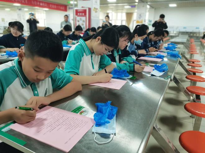 滨城区市场监管局开展你点我检食安护航进校园暨食品安全普法宣传活动(图1)